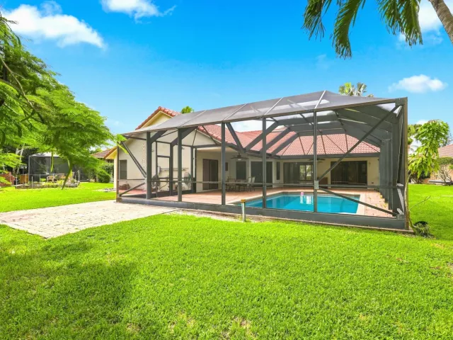 4-bedroom home for rent in Boca Raton - 10798 CYPRESS BEND Drive - MondialRealty