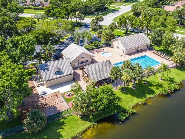 4-bedroom home for rent in Boca Raton - 10798 CYPRESS BEND Drive - MondialRealty