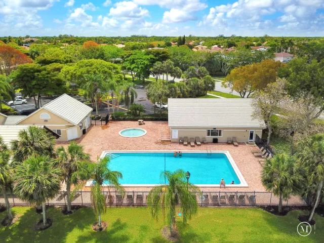 4-bedroom home for rent in Boca Raton - 10798 CYPRESS BEND Drive - MondialRealty