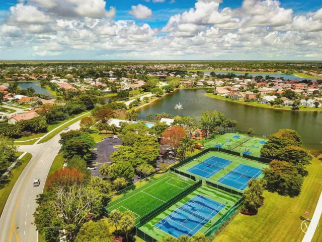 4-bedroom home for rent in Boca Raton - 10798 CYPRESS BEND Drive - MondialRealty