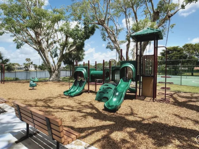 4-bedroom home for rent in Boca Raton - 10798 CYPRESS BEND Drive - MondialRealty
