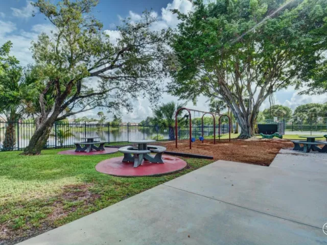 4-bedroom home for rent in Boca Raton - 10798 CYPRESS BEND Drive - MondialRealty
