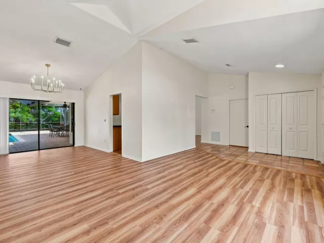 4-bedroom home for rent in Boca Raton - 10798 CYPRESS BEND Drive - MondialRealty