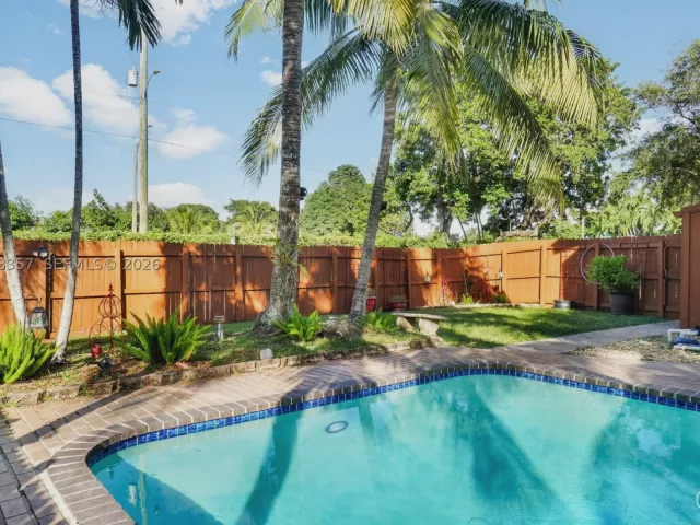 4-bedroom home for rent in Fort Lauderdale - 6191 NW 31st Way - - MondialRealty