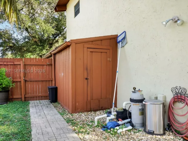 4-bedroom home for rent in Fort Lauderdale - 6191 NW 31st Way - - MondialRealty