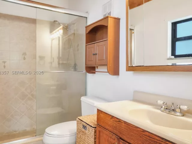 4-bedroom home for rent in Fort Lauderdale - 6191 NW 31st Way - - MondialRealty