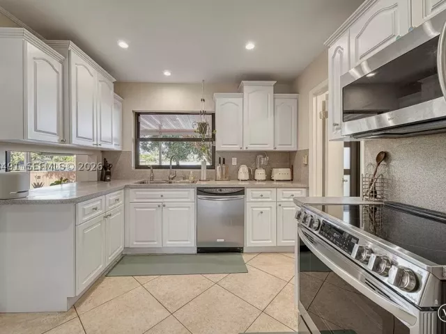 3-bedroom home for sale in Miami - 13267 SW 9th Ln - MondialRealty