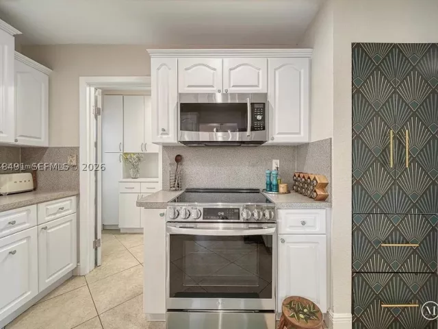 3-bedroom home for sale in Miami - 13267 SW 9th Ln - MondialRealty