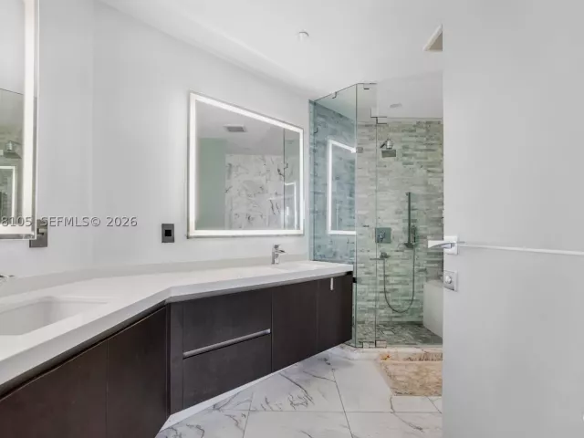 2-bedroom condo for rent in Miami - 851 NE 1st Ave 1408 - MondialRealty