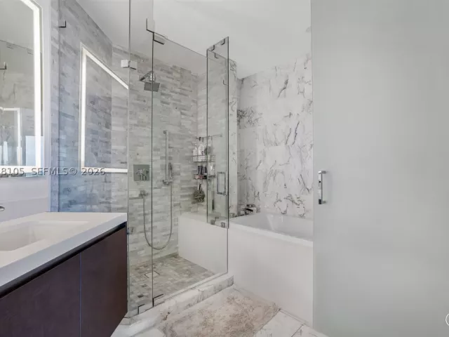 2-bedroom condo for rent in Miami - 851 NE 1st Ave 1408 - MondialRealty