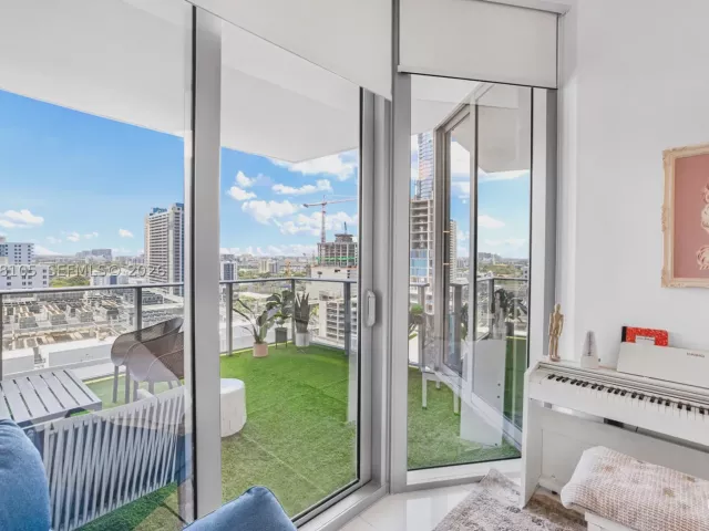 2-bedroom condo for rent in Miami - 851 NE 1st Ave 1408 - MondialRealty