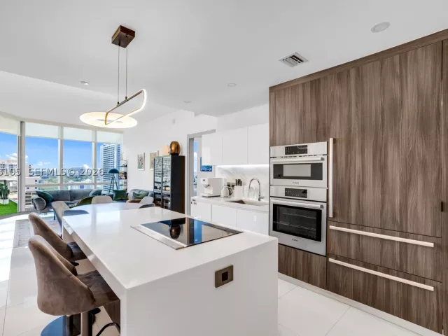 2-bedroom condo for rent in Miami - 851 NE 1st Ave 1408 - MondialRealty