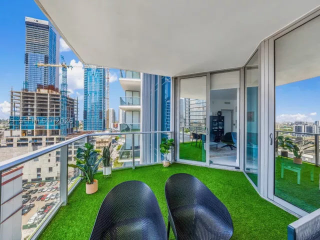 2-bedroom condo for rent in Miami - 851 NE 1st Ave 1408 - MondialRealty