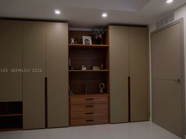2-bedroom condo for rent in Miami - 851 NE 1st Ave 1408 - MondialRealty