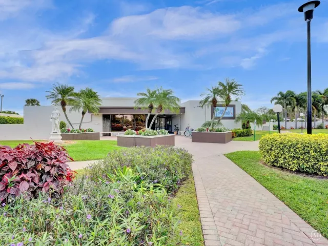 3-bedroom home for sale in Deerfield Beach - 2186 SW 16th Circle - MondialRealty