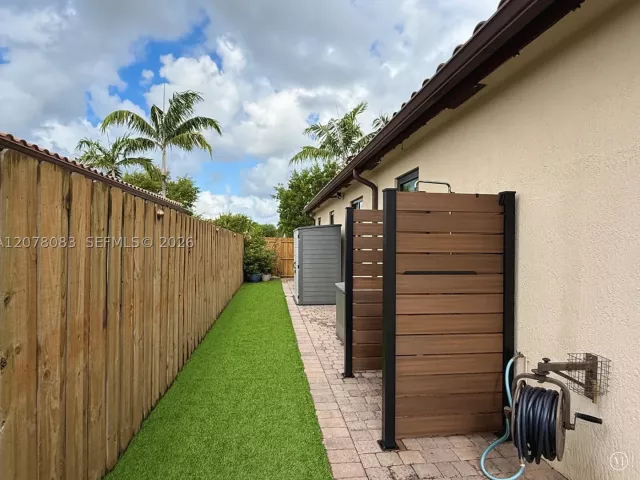 4-bedroom home for sale in Homestead - 167 SE 24th Ave - MondialRealty