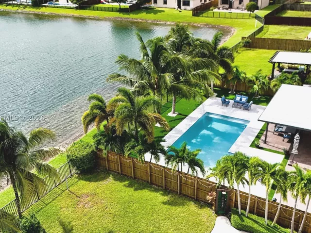 4-bedroom home for sale in Homestead - 167 SE 24th Ave - MondialRealty