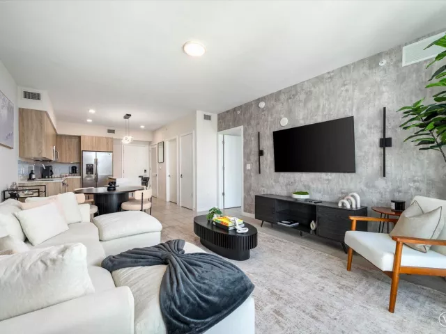 1-bedroom condo for sale in Miami - 3900 Biscayne Boulevard S-910 - MondialRealty