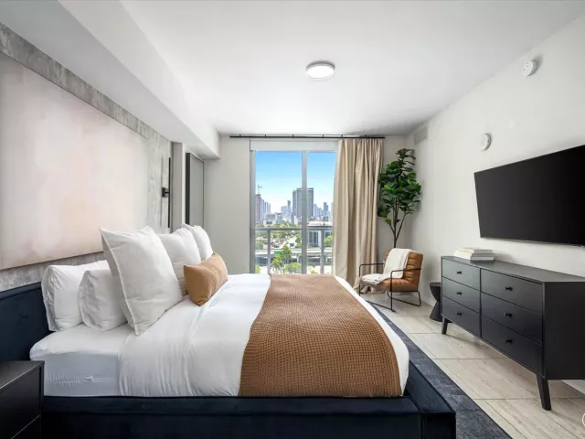 1-bedroom condo for sale in Miami - 3900 Biscayne Boulevard S-910 - MondialRealty