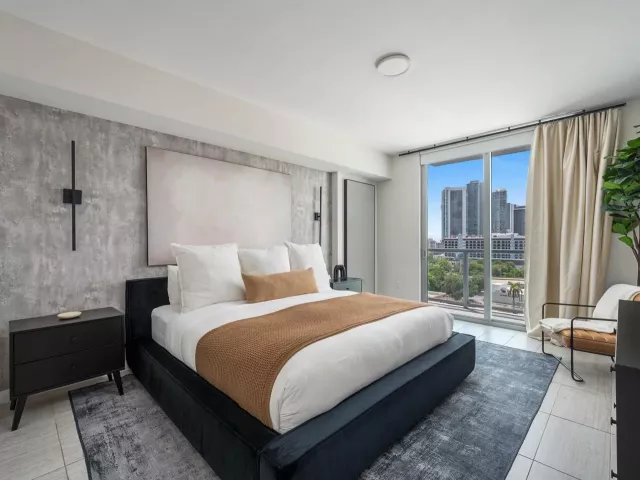 1-bedroom condo for sale in Miami - 3900 Biscayne Boulevard S-910 - MondialRealty