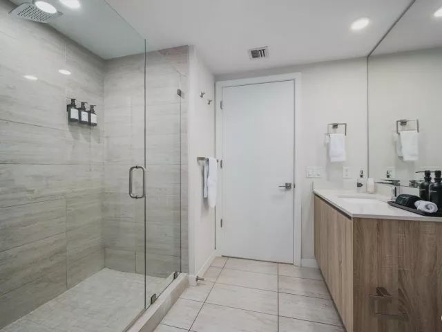 1-bedroom condo for sale in Miami - 3900 Biscayne Boulevard S-910 - MondialRealty