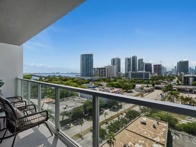 1-bedroom condo for sale in Miami - 3900 Biscayne Boulevard S-910 - MondialRealty