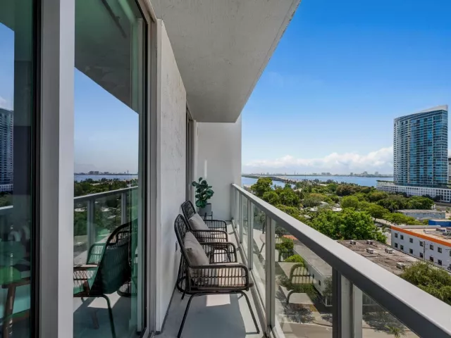1-bedroom condo for sale in Miami - 3900 Biscayne Boulevard S-910 - MondialRealty