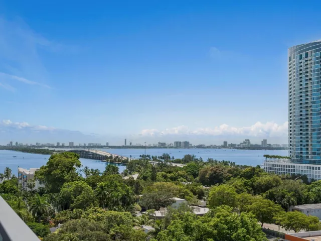 1-bedroom condo for sale in Miami - 3900 Biscayne Boulevard S-910 - MondialRealty