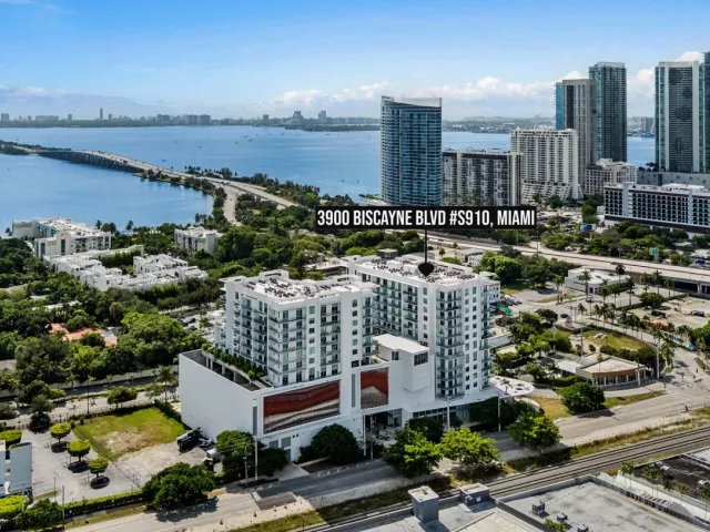 1-bedroom condo for sale in Miami - 3900 Biscayne Boulevard S-910 - MondialRealty