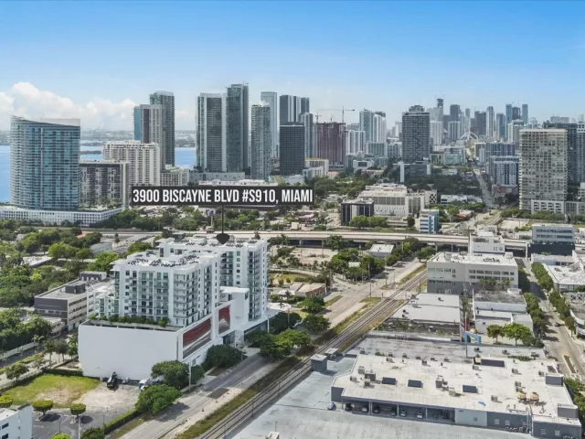 1-bedroom condo for sale in Miami - 3900 Biscayne Boulevard S-910 - MondialRealty