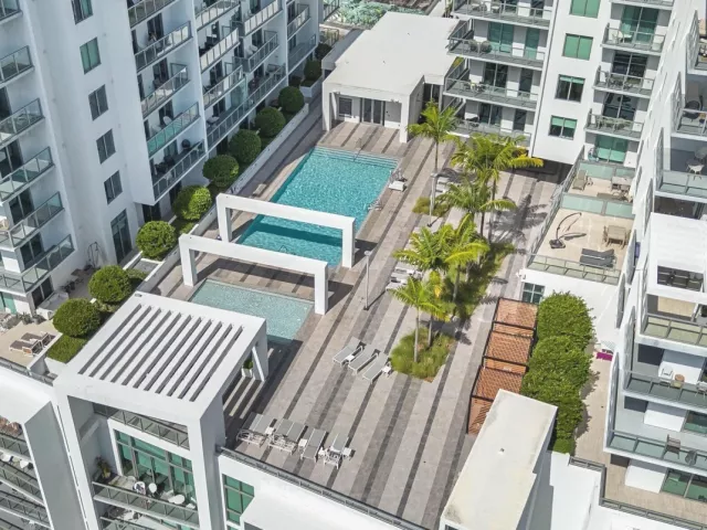 1-bedroom condo for sale in Miami - 3900 Biscayne Boulevard S-910 - MondialRealty