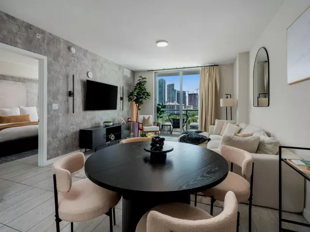 1-bedroom condo for sale in Miami - 3900 Biscayne Boulevard S-910 - MondialRealty