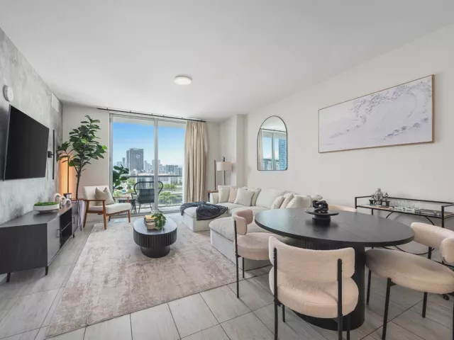 1-bedroom condo for sale in Miami - 3900 Biscayne Boulevard S-910 - MondialRealty