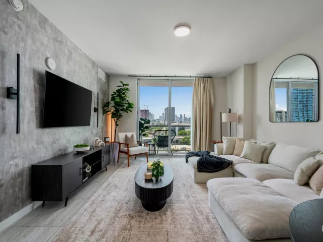 1-bedroom condo for sale in Miami - 3900 Biscayne Boulevard S-910 - MondialRealty