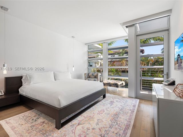 6-bedroom home for rent in Miami Beach - 440 S Hibiscus Dr - MondialRealty