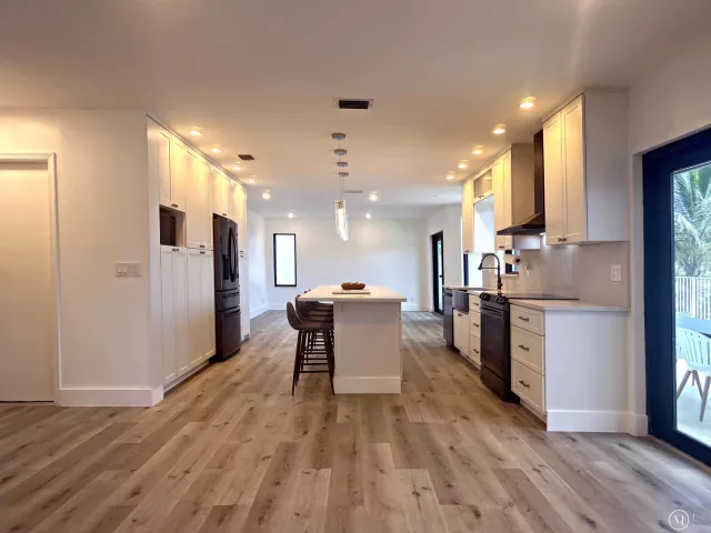5-bedroom home for rent in Boca Raton - 10920 Haydn Drive - MondialRealty