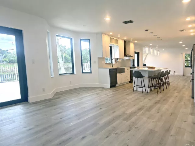 5-bedroom home for rent in Boca Raton - 10920 Haydn Drive - MondialRealty
