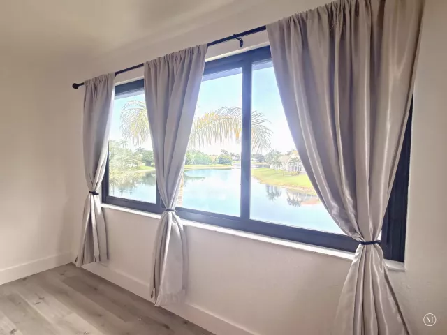 5-bedroom home for rent in Boca Raton - 10920 Haydn Drive - MondialRealty