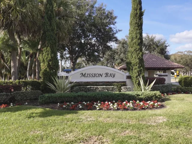 5-bedroom home for rent in Boca Raton - 10920 Haydn Drive - MondialRealty