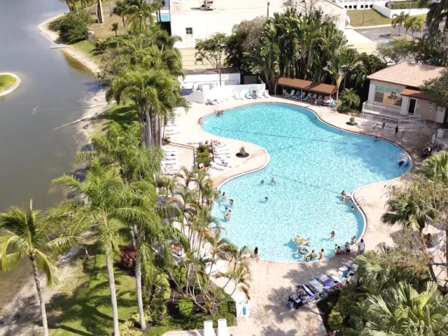 5-bedroom home for rent in Boca Raton - 10920 Haydn Drive - MondialRealty