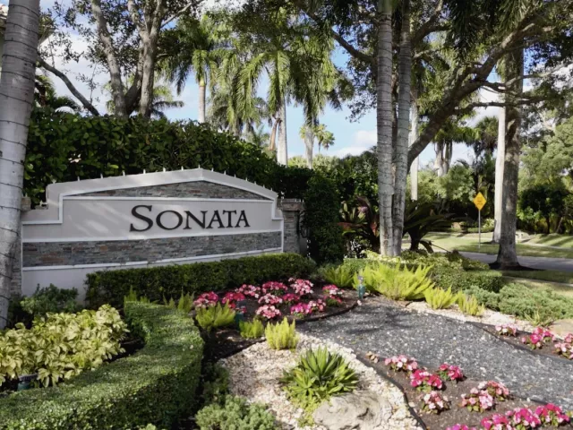 5-bedroom home for rent in Boca Raton - 10920 Haydn Drive - MondialRealty