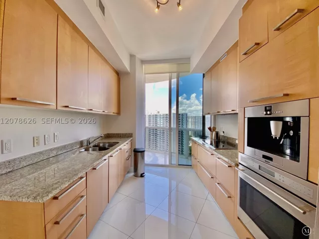 2-bedroom condo for rent in Sunny Isles Beach - 15811 Collins Ave 1605 - MondialRealty