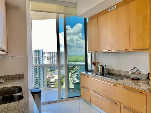 2-bedroom condo for rent in Sunny Isles Beach - 15811 Collins Ave 1605 - MondialRealty