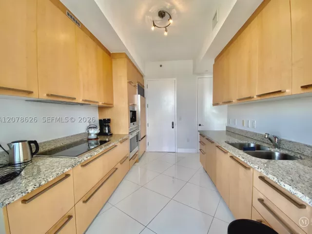 2-bedroom condo for rent in Sunny Isles Beach - 15811 Collins Ave 1605 - MondialRealty