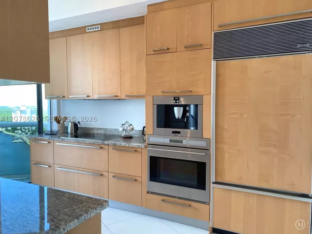 2-bedroom condo for rent in Sunny Isles Beach - 15811 Collins Ave 1605 - MondialRealty