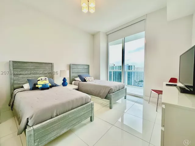 2-bedroom condo for rent in Sunny Isles Beach - 15811 Collins Ave 1605 - MondialRealty