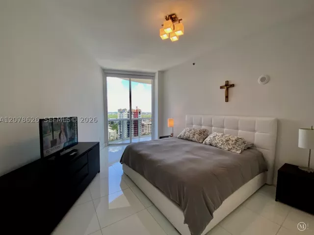 2-bedroom condo for rent in Sunny Isles Beach - 15811 Collins Ave 1605 - MondialRealty