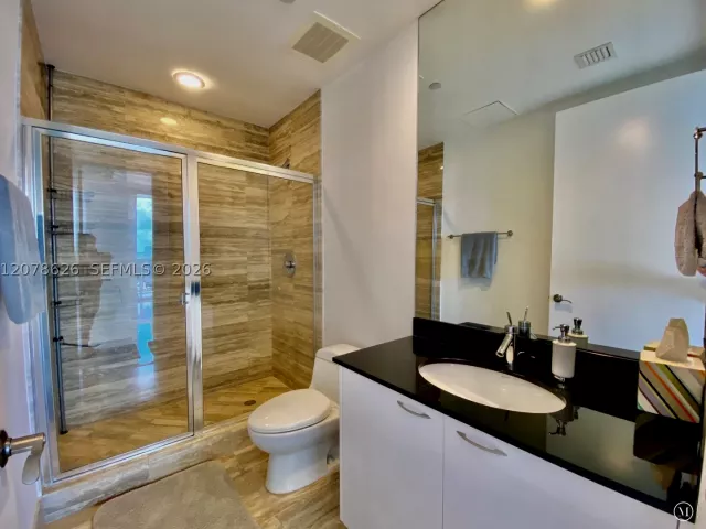 2-bedroom condo for rent in Sunny Isles Beach - 15811 Collins Ave 1605 - MondialRealty