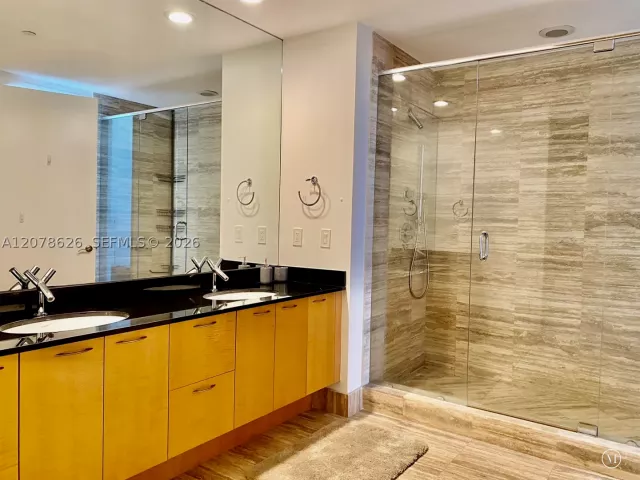 2-bedroom condo for rent in Sunny Isles Beach - 15811 Collins Ave 1605 - MondialRealty