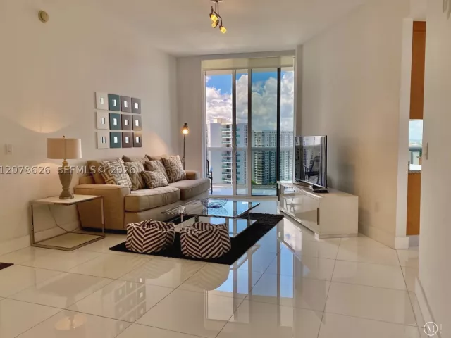 2-bedroom condo for rent in Sunny Isles Beach - 15811 Collins Ave 1605 - MondialRealty